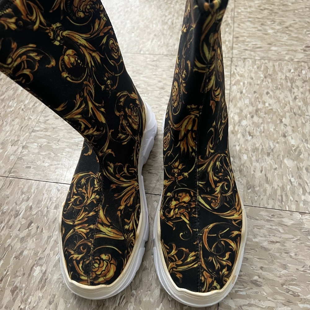 Stylish Black and Gold Women's Sneakers